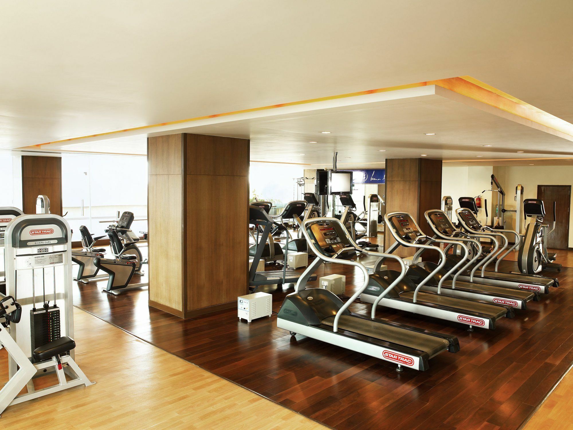 Four Points By Sheraton Navi Mumbai, Vashi Buitenkant foto